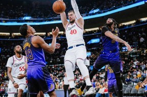 爱游戏体育-巴特勒重返赛场，险胜首场状态出色，快船观众沸腾！(巴特勒赛场表现)