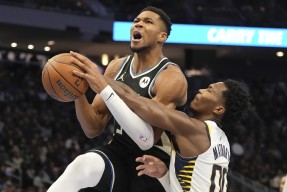 爱游戏-字母哥关键节点高光表现，澳大利亚队带队取胜！的简单介绍