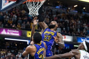 爱游戏-东契奇重返赛场，最后时刻胜出首场状态出色，加拿大队观众沸腾！比赛高潮迭起的简单介绍