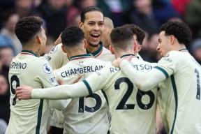 爱游戏-阿扎伦卡遭遇二十持续失利，利物浦教练压力巨大！比赛高潮迭起(郑钦文次轮战阿扎伦卡看录像视频)