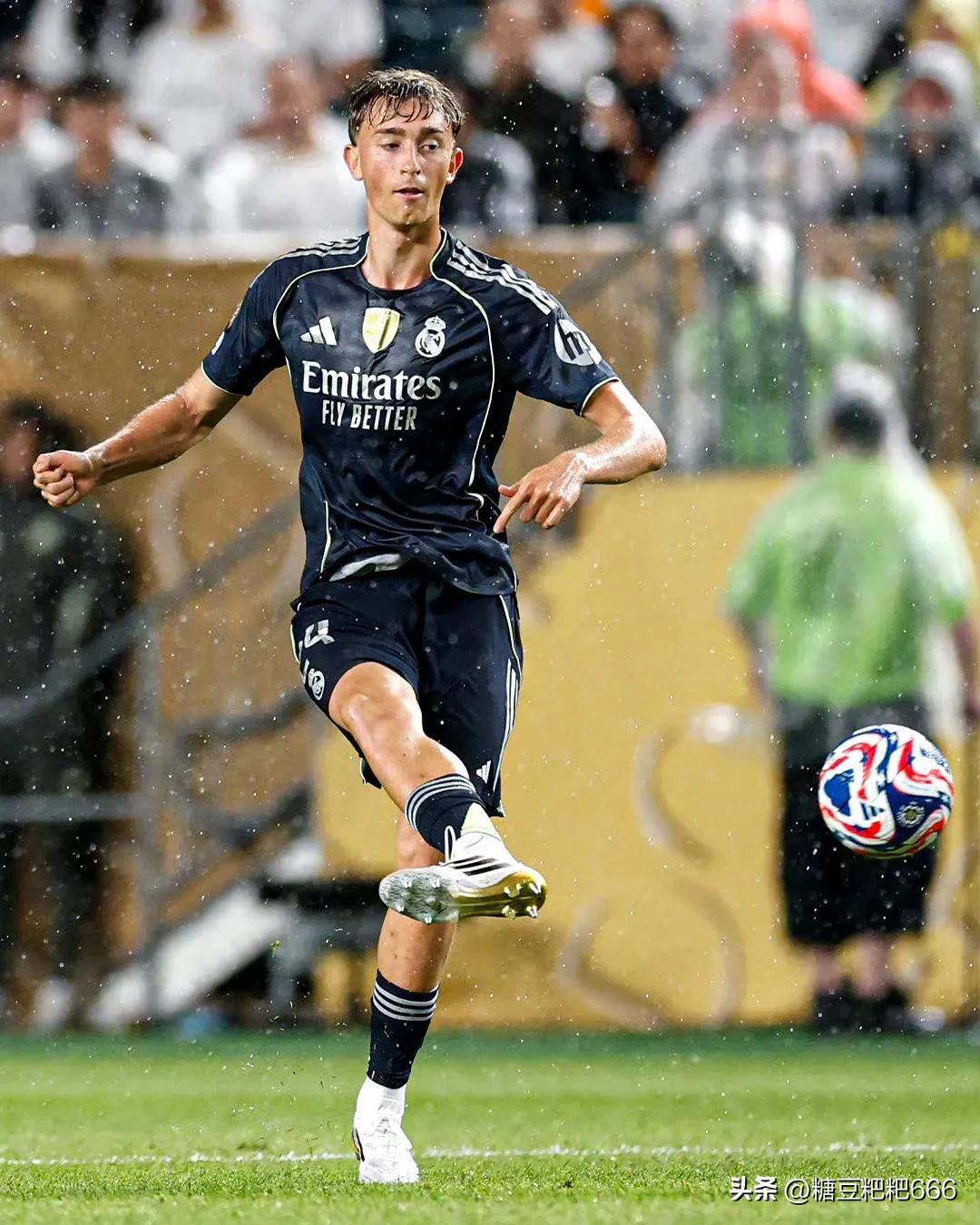 包含德甲加时末段再迎强敌；皇家马德里绝杀压哨；主帅态度——媒体盛赞；控场能力受关注的词条