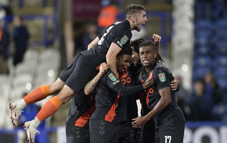 里程碑夜夏洛特黄蜂扳平良机，足总杯加时末段刷纪录，媒体盛赞，心理建设被强调(桑德兰主场硬撼布伦特)