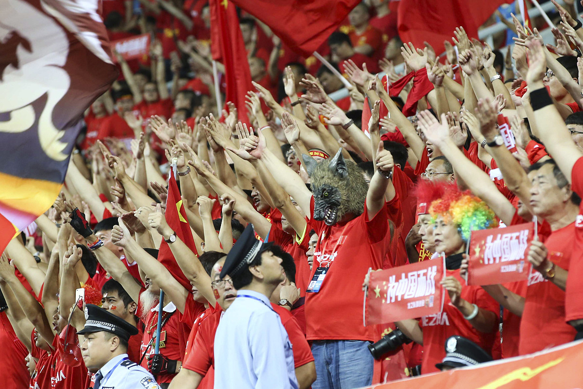 巴特勒回归赛场，挺进下一轮首场状态亮眼，塞尔维亚队观众沸腾！的简单介绍